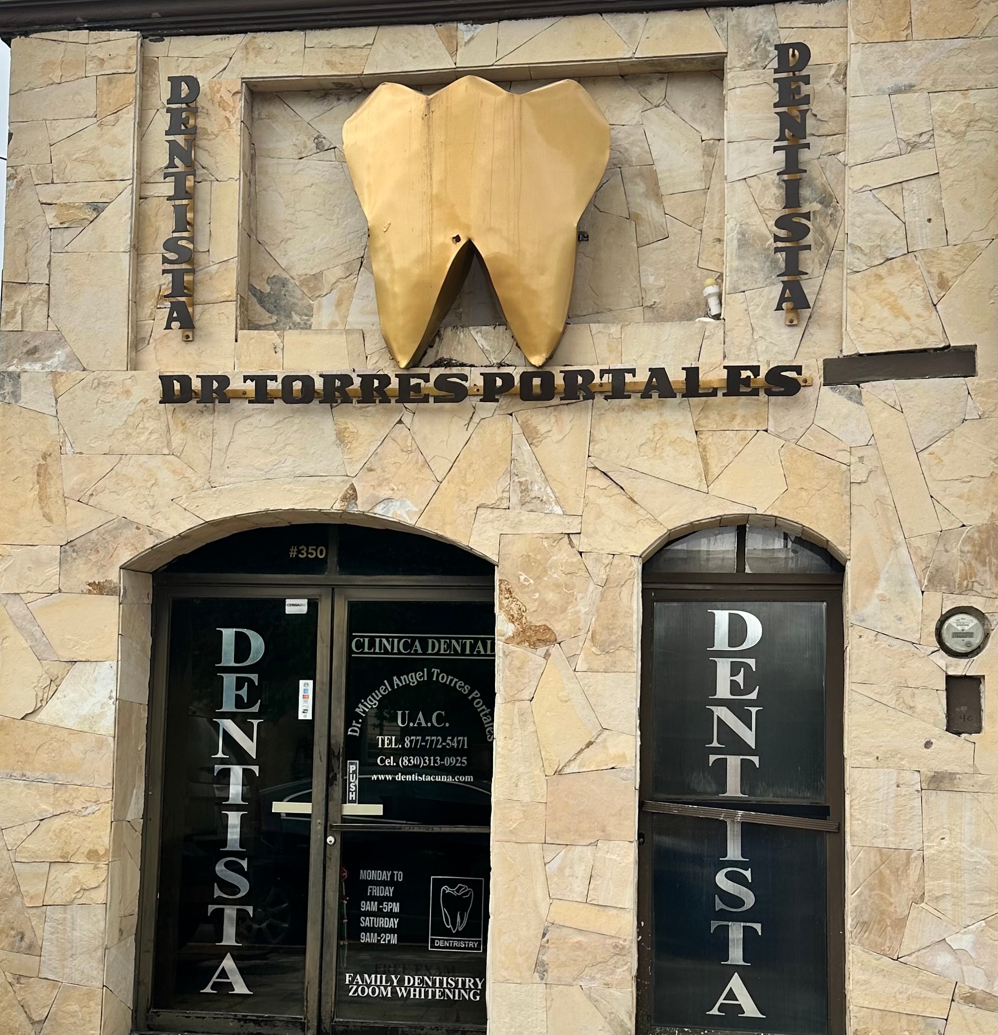 DR. TORRES PORTALES DENTISTA – green clinic storefront building
